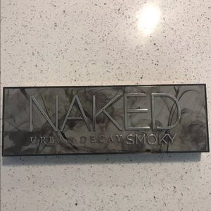 Urban Decay Naked Smoky Palette